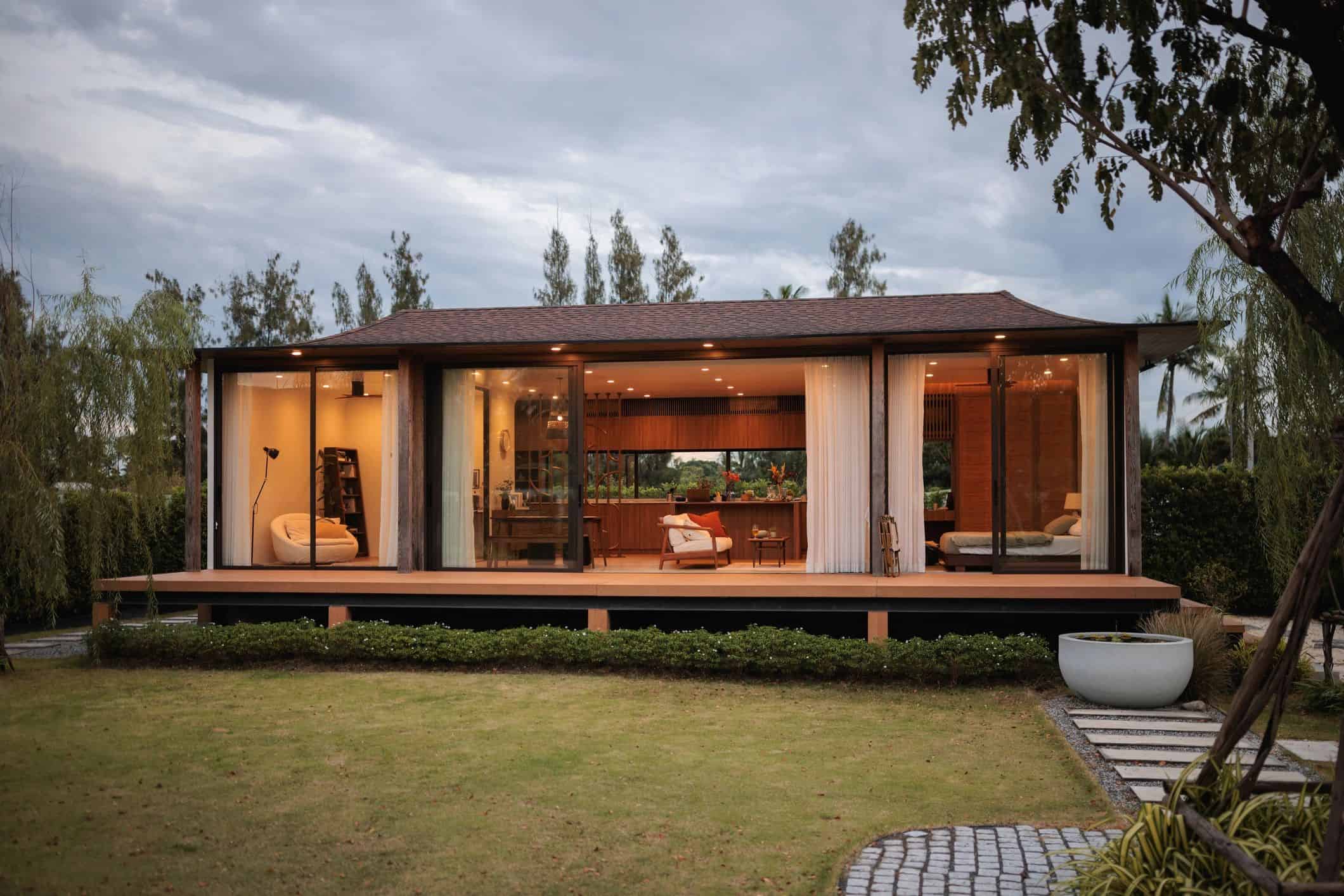 Modern backyard accessory dwelling unit exterior